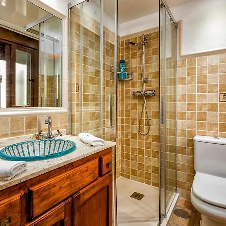 Amazing In With Jacuzzi, Wifi&3 Bedrooms Vakantiehuis